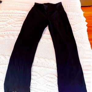 Black lulu lemon yoga pants